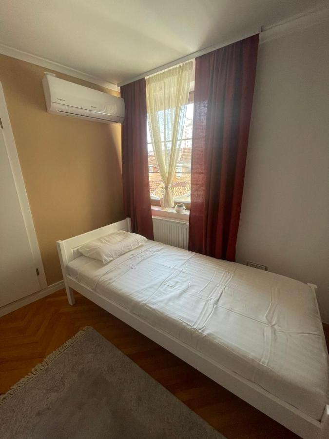 Guesthouse 12A 프리슈티나 외부 사진